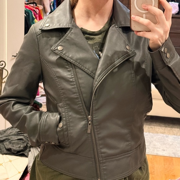 Jou Jou Women's Silver Leather Jacket - Picture 9 of 9